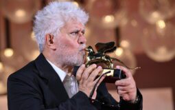 Pedro Almodóvar gana el León de Oro en Venecia