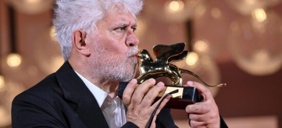 Pedro Almodóvar gana el León de Oro en Venecia