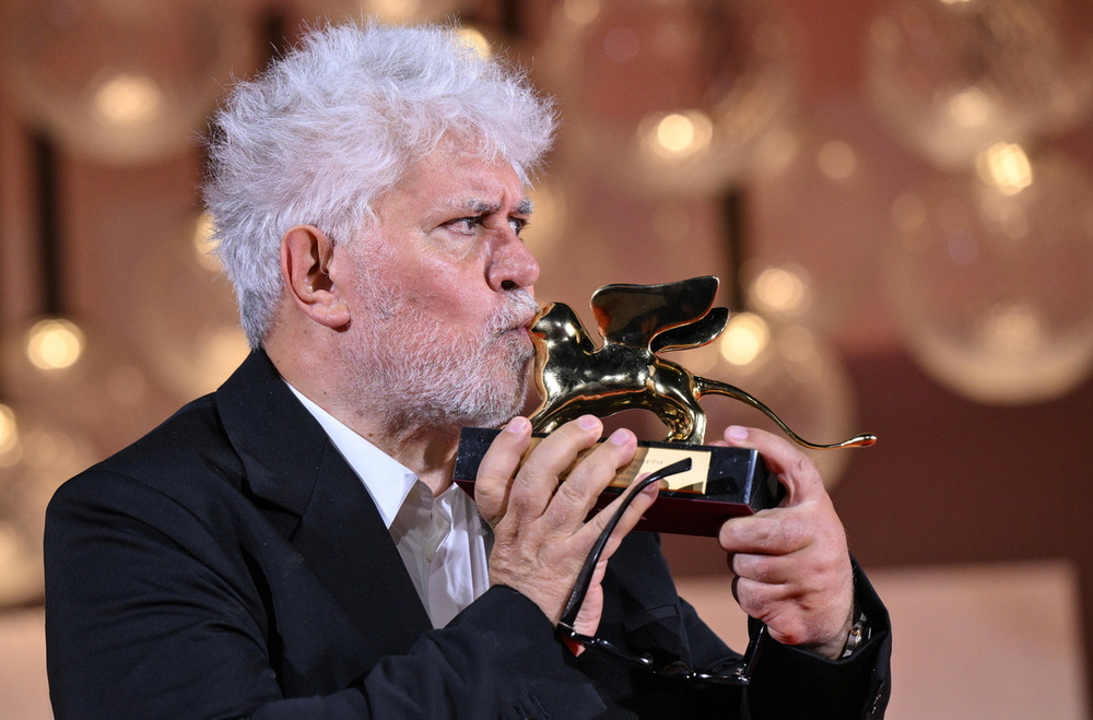 Pedro Almodóvar gana el León de Oro en Venecia