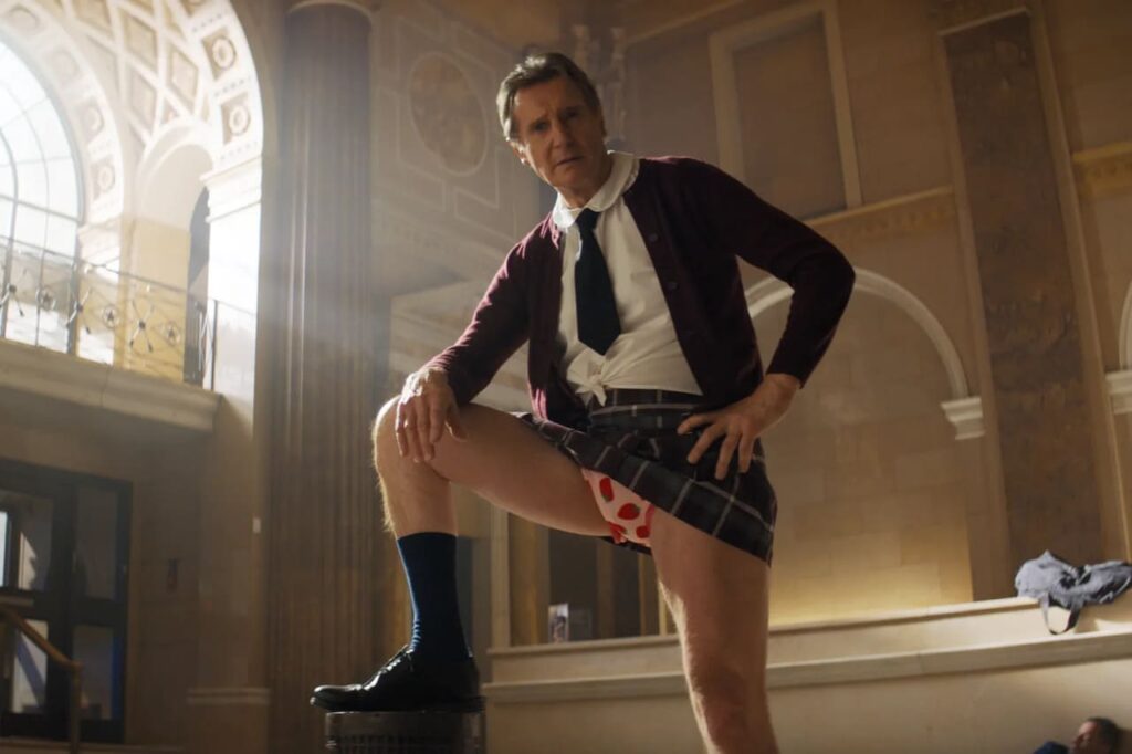 ‘Agárralo como puedas’: Digna sucesora del humor absurdo