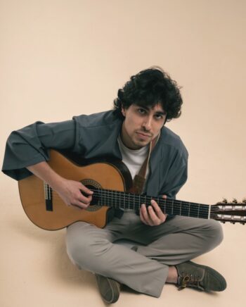 Andrés Iwasaki presenta un nuevo single junto a su nuevo álbum “Zulviem” Andrés Iwasaki presenta un nuevo single junto a su nuevo álbum “Zulviem”