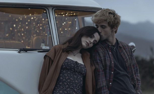 “Boulevard”, un romance adolescente marcado por una herida del pasado