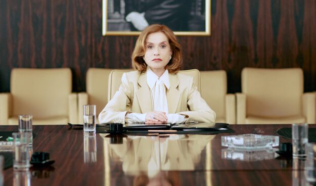 Isabelle Huppert arrasa en la pantalla bajo una excéntrica fortuna