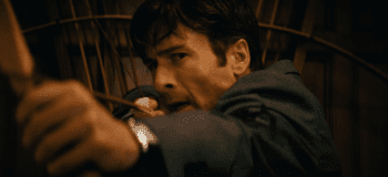 Glen Powell protagoniza “Jugada Maestra”, una sátira oscura sobre herencias, poder y obsesión
