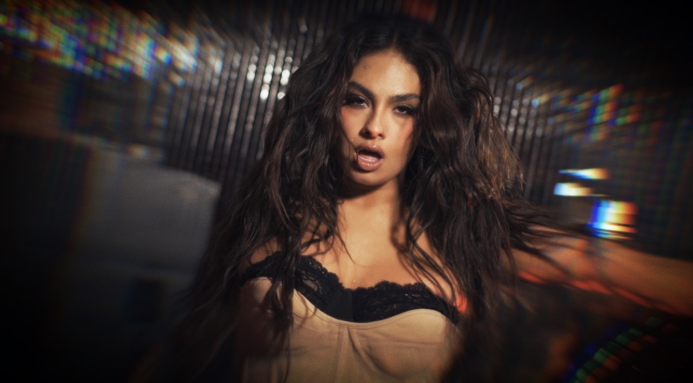 Cora Aldara revive el espíritu del pop dosmilero con “NEWSTAR” Cora Aldara revive el espíritu del pop dosmilero con “NEWSTAR”